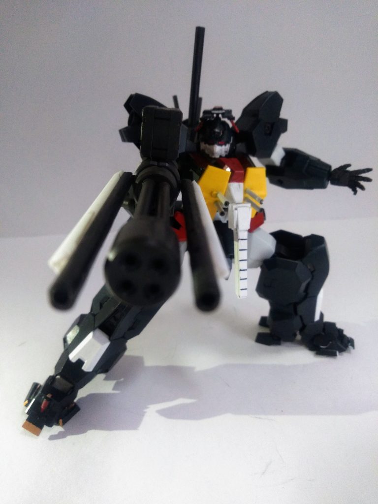 八十年代、アニメ業界が危機的状況の中で放映されていたこの作品。『スーパー リアル ロボット アニメ』という矛盾に挑戦した意欲作!当然自分の中での『神アニメ』と相成ります😍ヒューマノイド形態の手持ち銃器を合体『ダイガン』