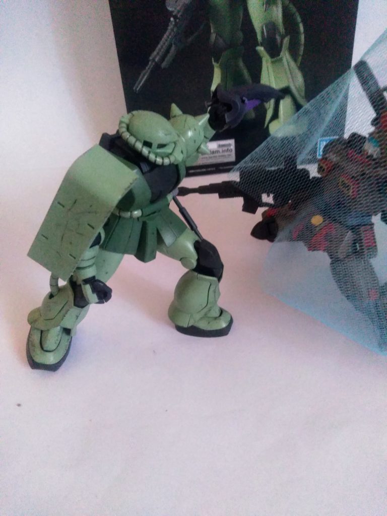 『電磁クロー』で敵対者の精密回路を焼き斬ります。 重装甲な相手に有効でしょう🤔