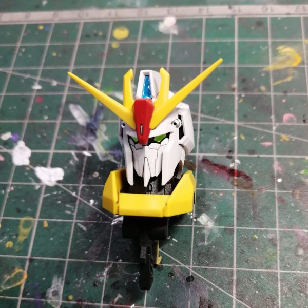 MGゼータガンダムVer.Ka②頭部を作りました。Ver 2.0より少し細くなりましたかね。ツインアイを蛍光グリーン、頭部カメラを蛍光クリアーで塗装しました。UVライトで発光します😆MGゼータガンダムVer.2.0を作った時は、蛍光カラーで塗装する技術がなかったので、進歩ですね。最近は基本的に頭部カメラとツインアイは蛍光カラーで塗装しています😄（1枚目）