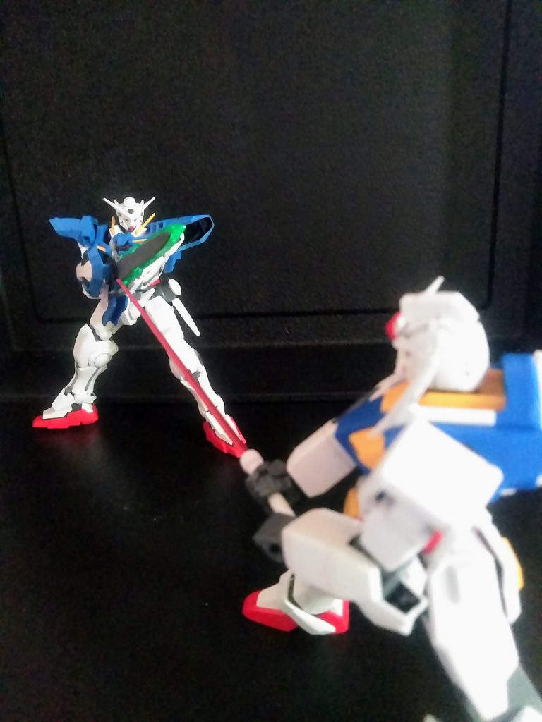 上手く再現出来ませんが『ラストの睨み合いガンダム VS グフの最後の立ち会い』をオマージュした演出がファンの感涙を誘います😭