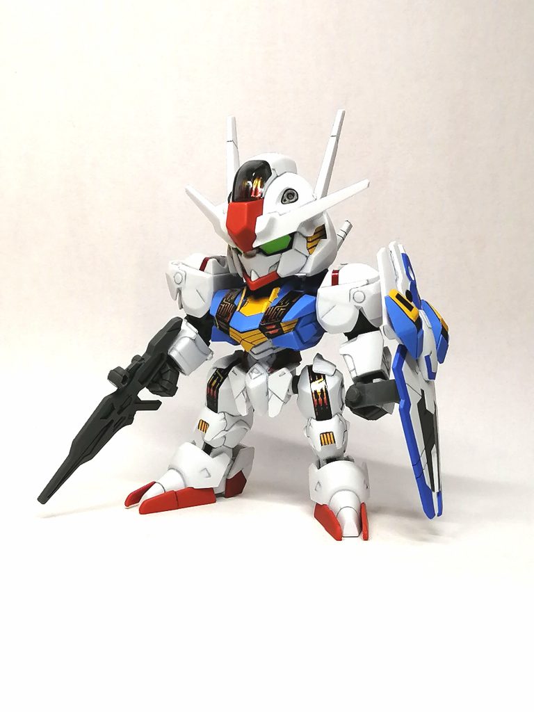スミ入れ→部分塗装→つや消しトップコートで仕上げました。頭部のクリアーパーツ・シェルユニットのシールは光沢トップコートを吹きました。