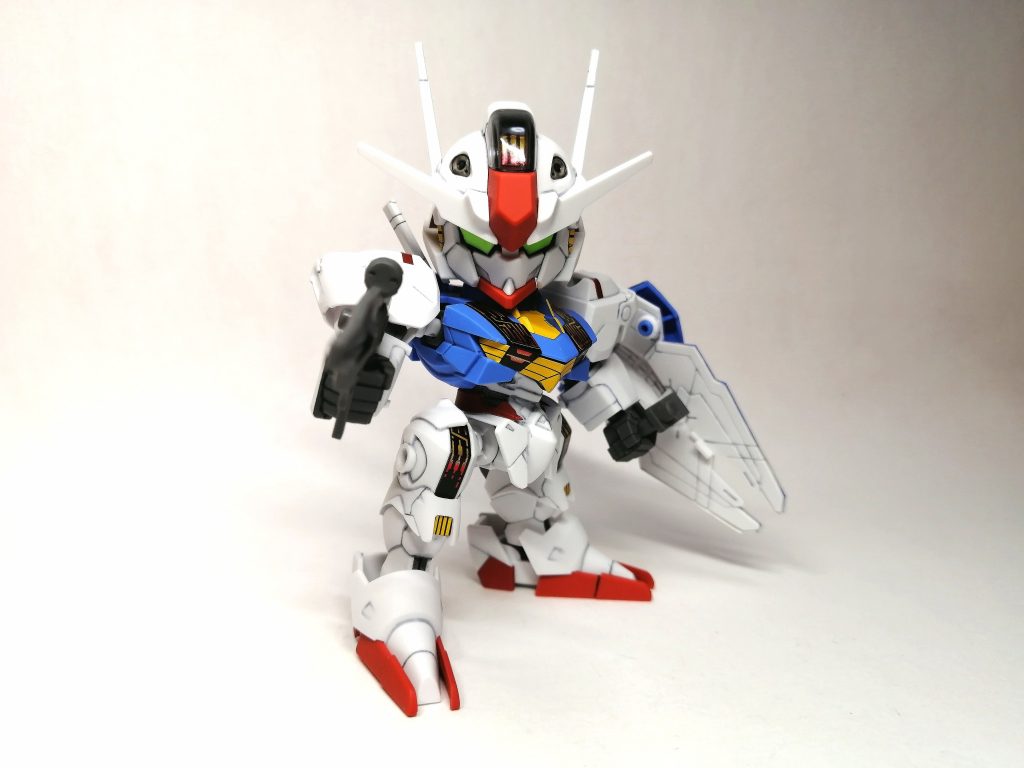 ビームライフルのアクションポーズ。