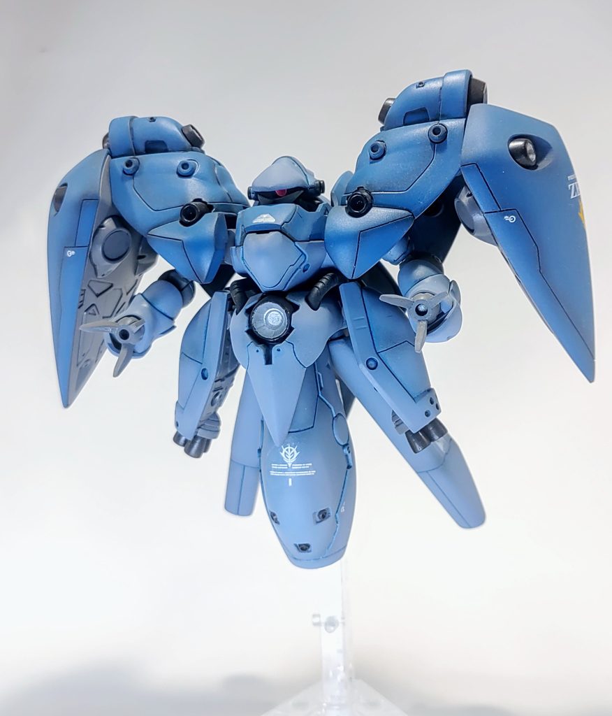 自立するのですが、スタンドを使った方が雰囲気出るので。（スタンド用に穴あけてます）