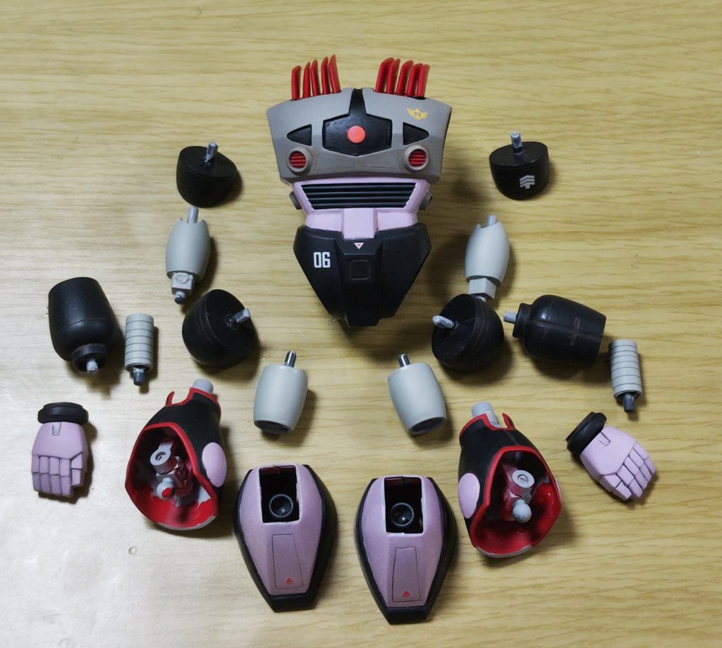 プロポーションは無改造ですが、挟み込み式の関節を全てジョイントパーツに置き換え、分離可能にしました。今回はジョイントパーツの組み込みの練習として作成しました。