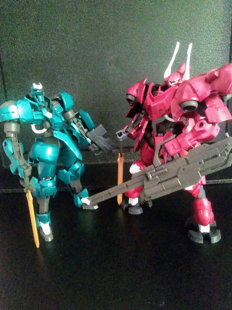 並べてみるとこの体格差よ❗大人と子供位の差があります🤣お目汚し ありがとうございました。