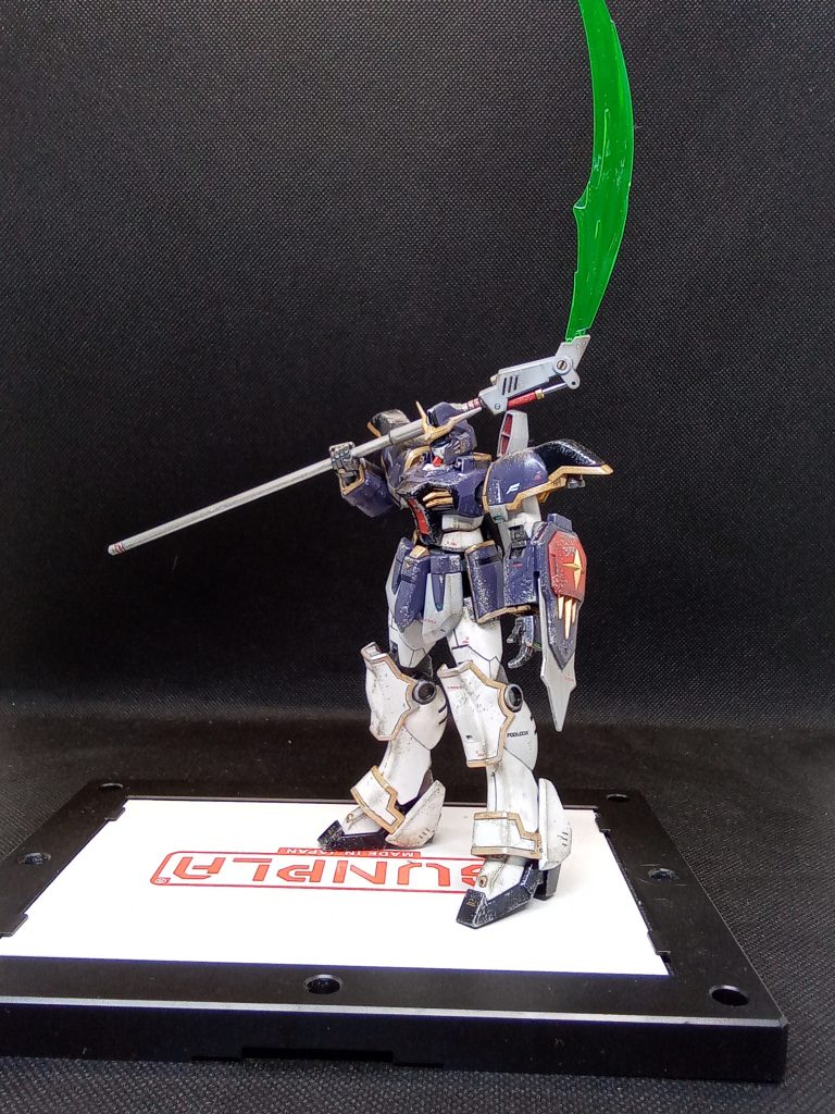 水星のキット等他作品のガンダムを作った後だとサイズの小ささにビックリ　でもプロポーション抜群で普通に組み立てただけでも格好良いデュオも好きなので　そのうちパイロットも合わせて造ってみたいな～