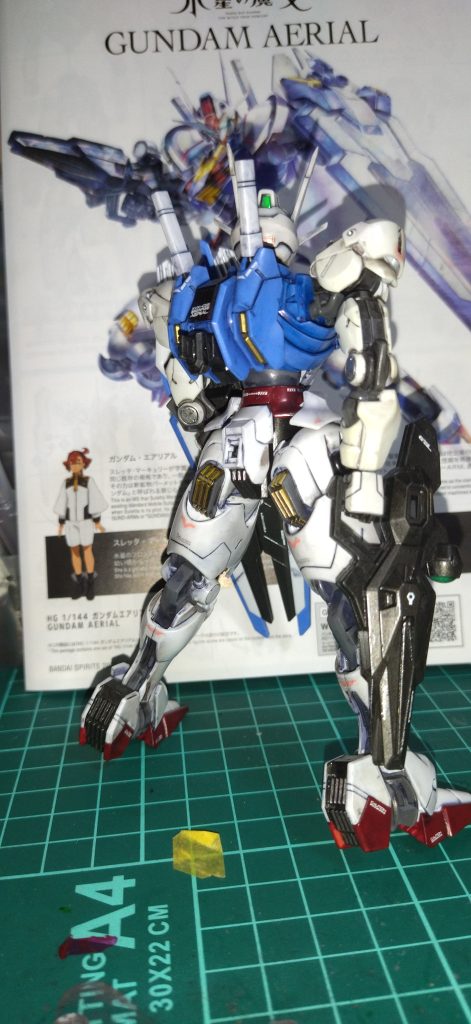 バック姿と取り忘れたマスキングテープ