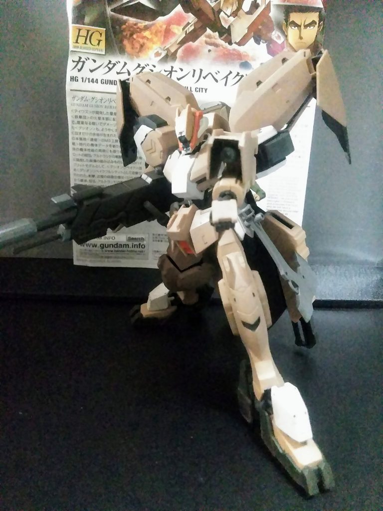 前腕装甲裏には『グレネード発射筒？』のような装置が有ります🧐　　　　　　　　       劇中でも『対ゲイレール戦』で使っていたような。