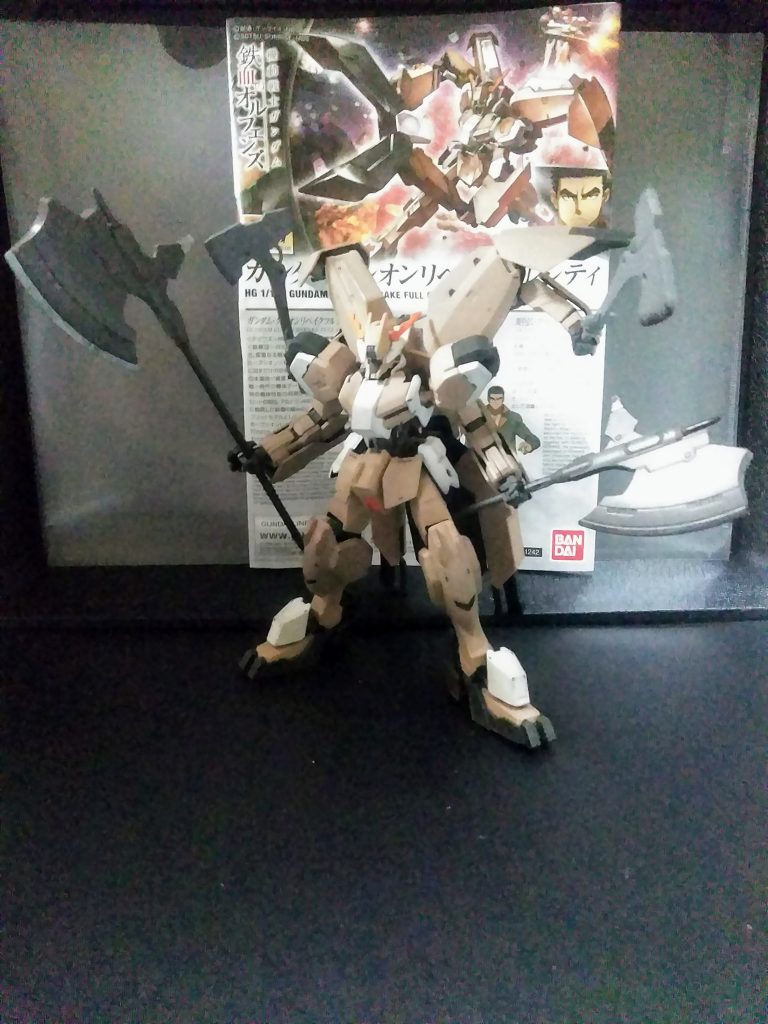 では。野蛮な武器『四点盛り』も実行です🤣結果、素敵な武装類は別売という悲しい現実が待ち受けておりました😭💦『ハルバート？ × 2 & グレイズ付属アックス × 2』