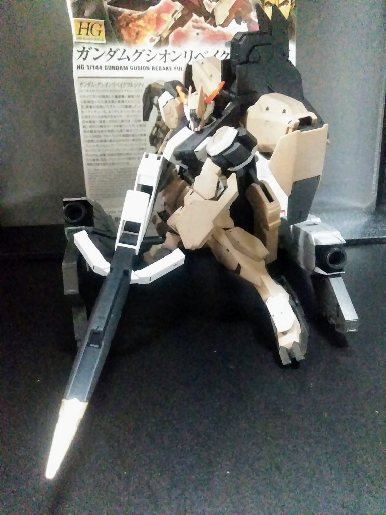 ブースターの先端は『槍状』の刺突武器となる様です🧐 こういう辺り『プレバンキット』にも解説書が同梱して欲しいですよね😁『武装が揃えば破格の勢いで遊べる』そんなキットと相成ります。お目汚し ありがとうございました。