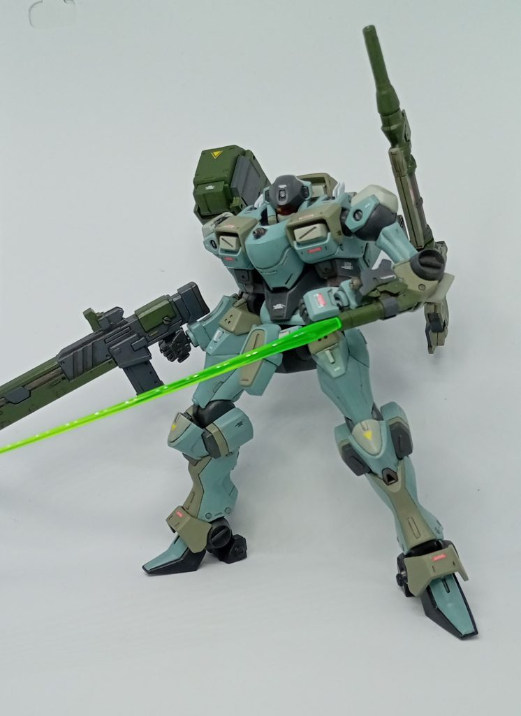 左腕ブレードはキットの刃が付けられます。水星プラモは非常に出来が良くて触ってて楽しいので何個か作りたいと思います。