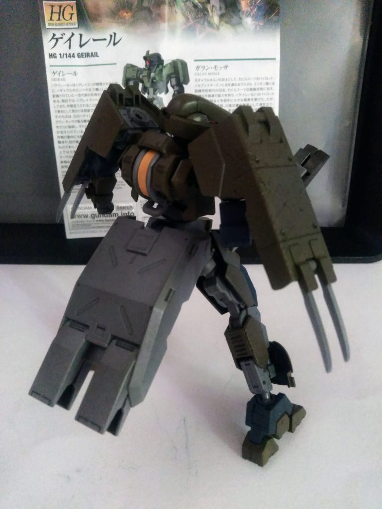 キット付属の『背部ホバー ユニット』シールドからは『クロー』が展開します😍