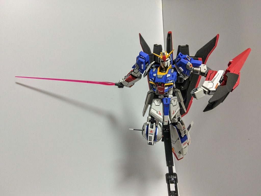 背中のスタピライザー的な長い突起はあえて逆さにしています。決して間違えたわけではありません。何度も言いますが付け間違えたわけじゃありましぇん!!!