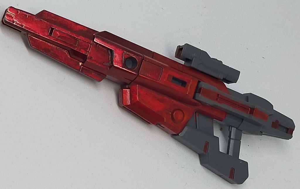 ビームライフルバレル部分が変色しており、カメラ部も相まってまるでガンビットと同じく生きているように見える。