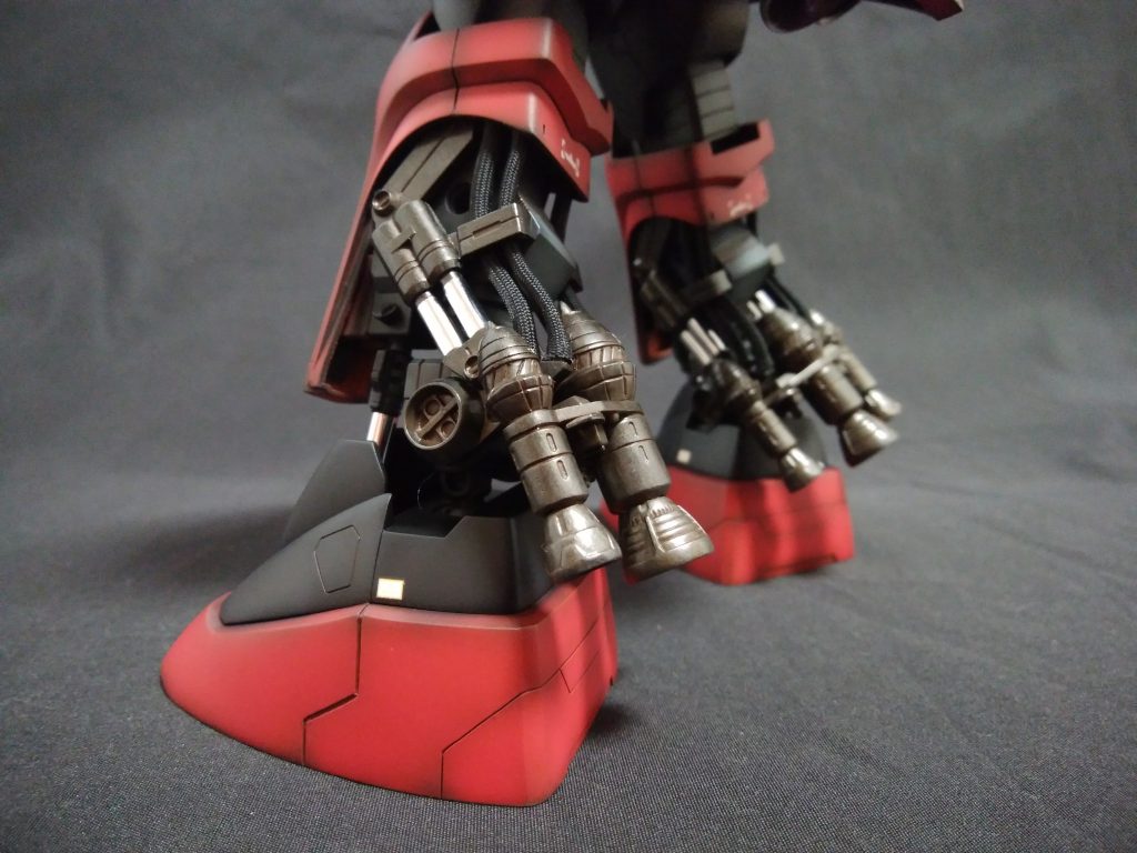 ver2,0と構造がかなり違いますね。機会があれば2,0も作ってみたい。足首シリンダーにはアルミテープを貼り、チラ見せ感をUP。