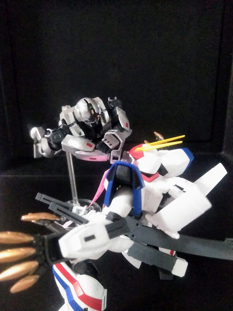 偽ャ番『ディメンション・ボンバー!』『串田アキラ歌手』が歌うオープニングもかなり有名で、良くネタにもされています😏        この歌が兎に角『アツい♨️🔥』ずっと脳裏に残ります🤣