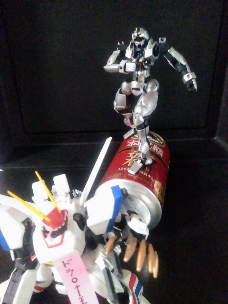 丼・法螺ー『マクー空間へ引きずり込め~』※マクー空間は人工的に作った異次元                     偽ャ番『うぉ!サイバリア~ン!!』ヒーロー物なので多数のサポートメカが登場します😁 この『サイバリアン』は異次元へ突入も可能という『スーパーサイドカー』となります😂 勿論 通常の乗り物として使用もできます🤣 空き缶に見える?キチント心の目で見て下さい🧐