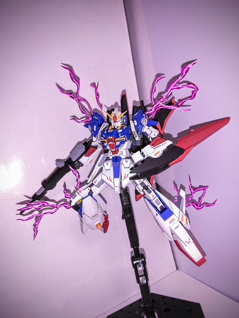 ガンダムマーカーのメタリックピンクの上にEXホワイトを完全に乾燥前に塗ることでバイオセンサーを完全に再現!!!心なしかファントムライトに似ている気がするが……まぁ気にしない気にしない!!!