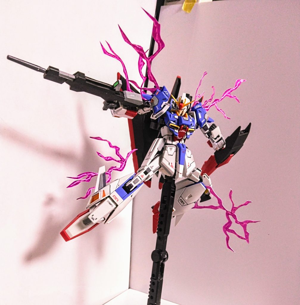 今回の改造ポイントは首と腰の1ミリの延長サイドアーマーの内側を削り密着感を出しました後はスジ彫りしただけでーす