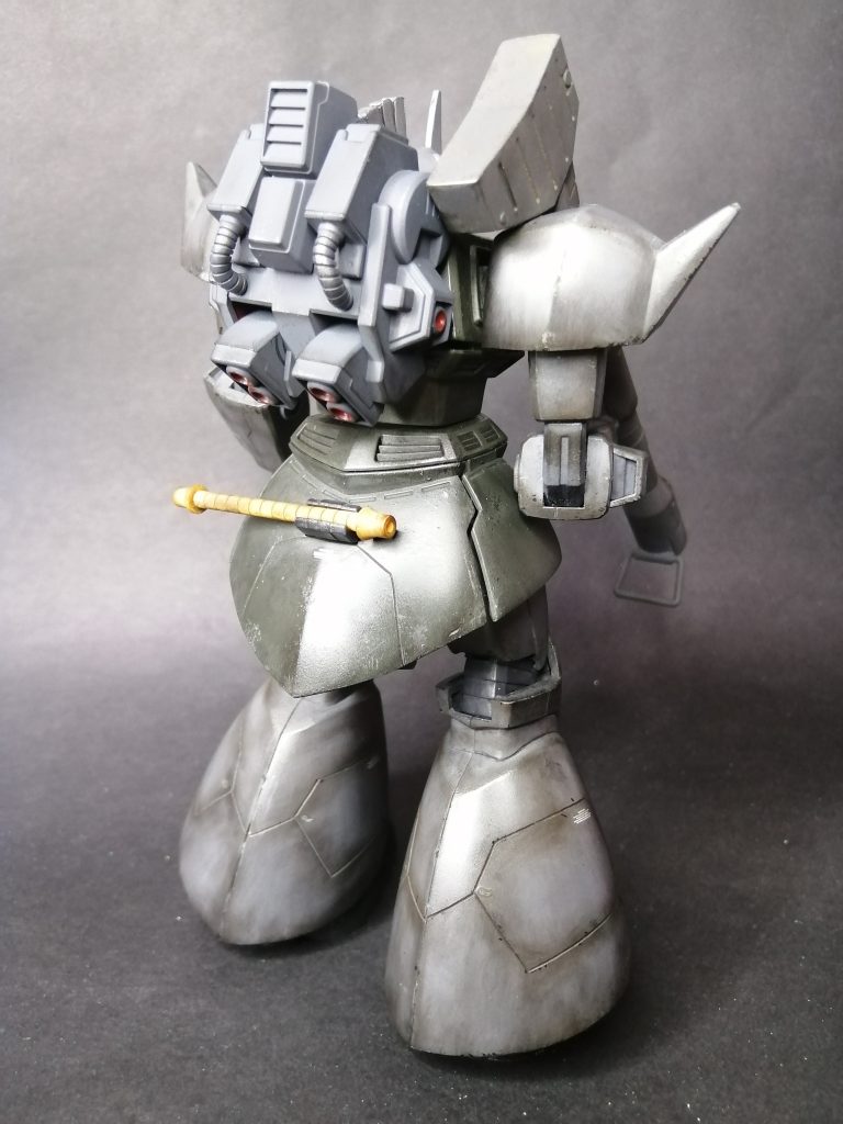 指揮官機という設定で、B型バックパックを装備させました。