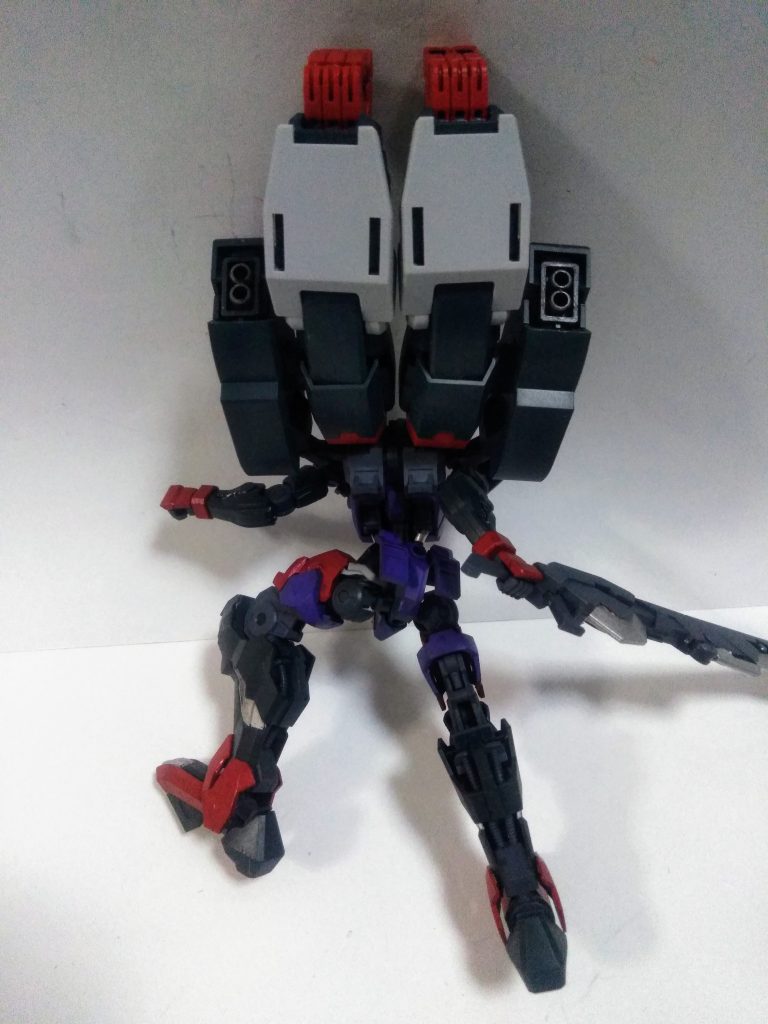 後ろ姿はこんな感じ🤗 自立は無理なので床に転がして撮影です🤣