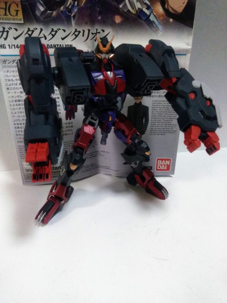 ハイ。この子の売りの『 ハーフ カウル T 』装着状態です🤔 まんまゴリラ🦍ですね😂          本来は下半身、専用槍?専用シールド等を装備して真の姿となります。その名も『パーフェクト カウル』😍 その状態で MA に接近戦を挑むのだとか😲