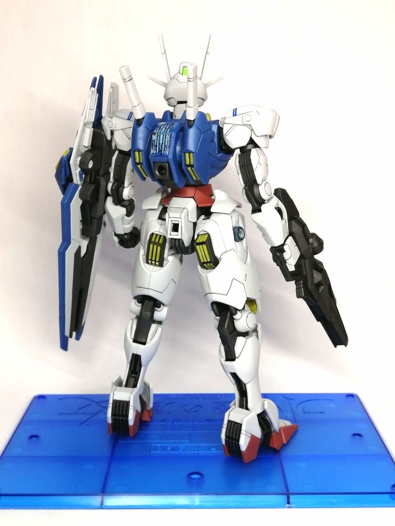 足のかかと等の部分塗装のグレーはMSグレー連邦系を使いました。