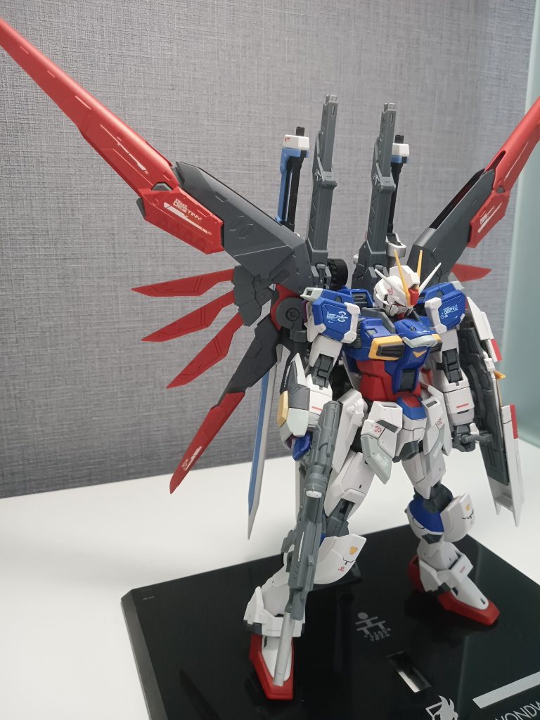 光の翼高すぎて山