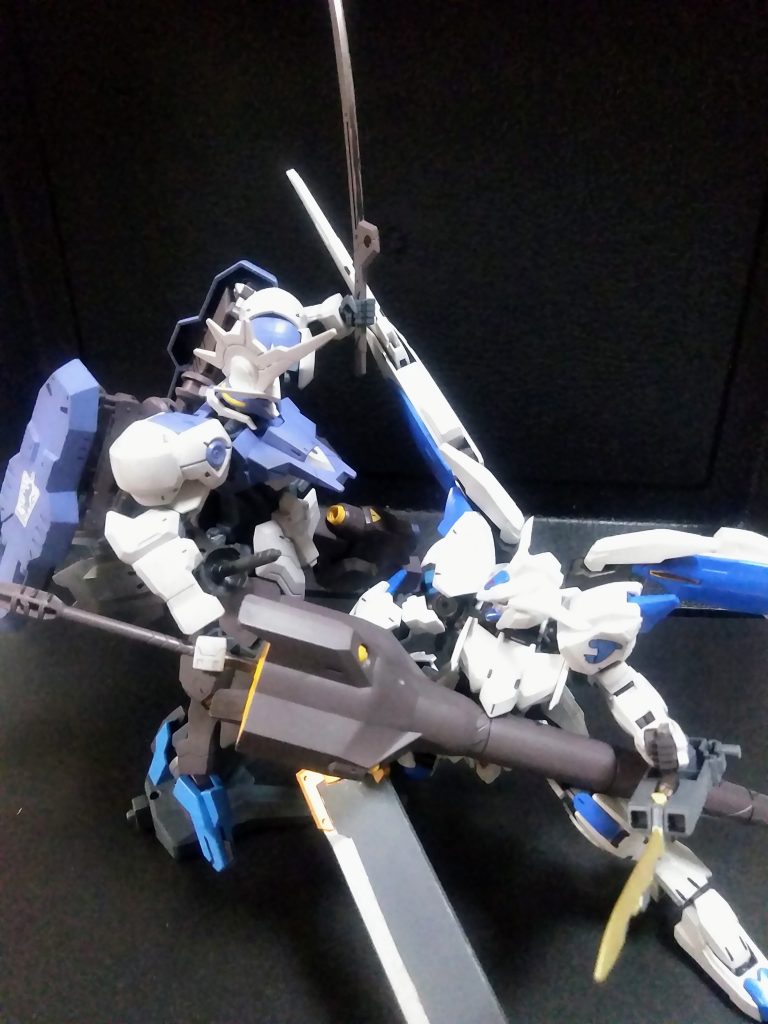 まぁ、やり過ぎ感はありますがソコはソレ!『ガンプラは自由』と云うことで👍お目汚し ありがとうございました。