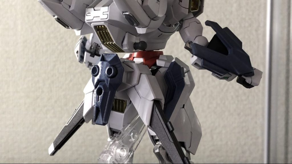 ここからが当作の看板ギミックになります。エスカッシャンがエアリアル改修型カラーですが・・・