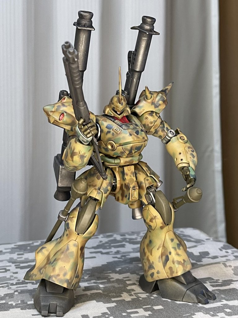 普通科仕様なので、襟元はいつも通りの赤🟥です。ダークイエローにブラウンを少々混ぜたものをベースに、ダークブラウン、松葉色、ディープオーシャンブルーで迷彩に仕上げました。