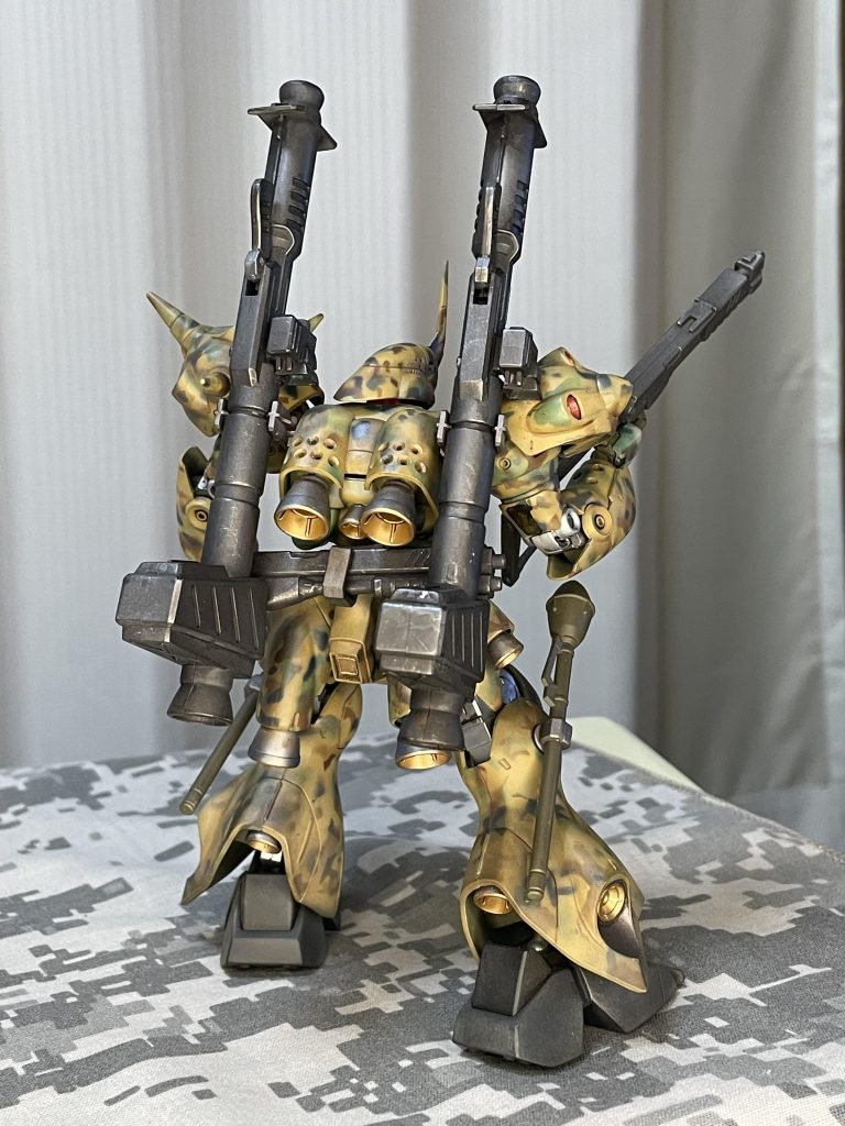 火器はダークアイアン、パンツァーファウストはODで塗装ポケ戦のジオンモビルスーツによくある穴は全部ピンバイスで穴開けしました。