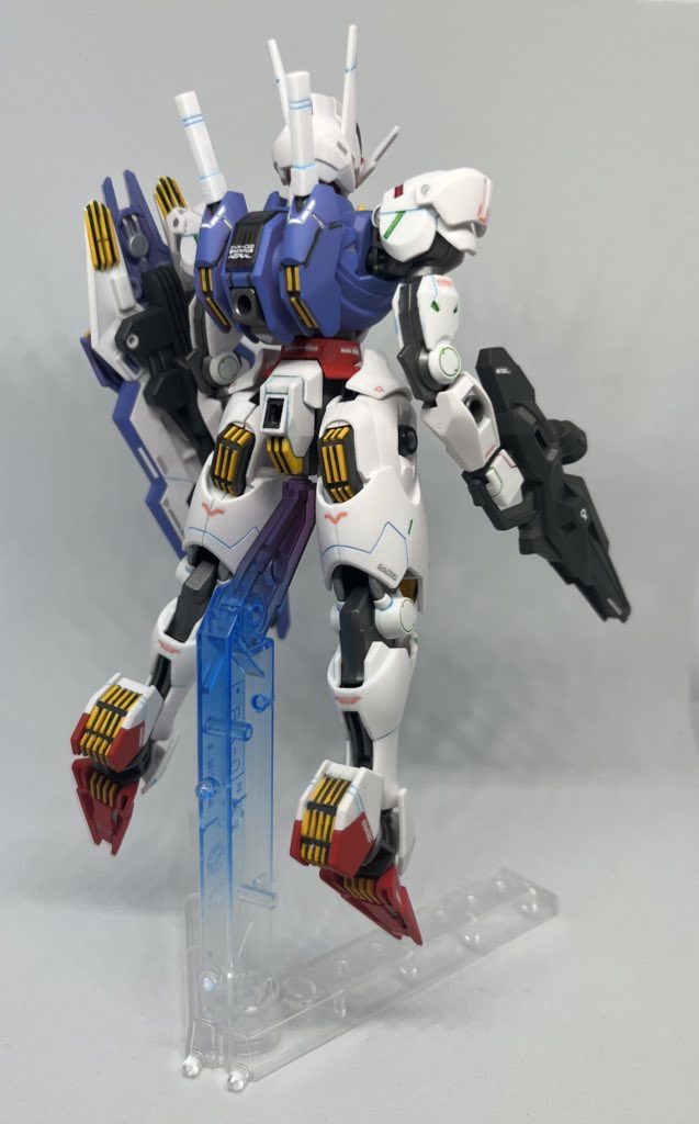 後姿もカッコいいですね。インテーク？を全部黄色にしたのが、ポイントです。