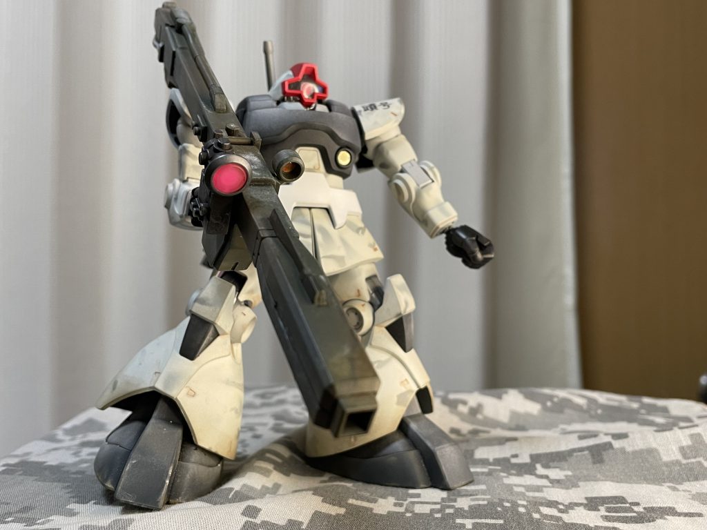 ビームバズーカは陸自の装甲車と同じ２色迷彩です。