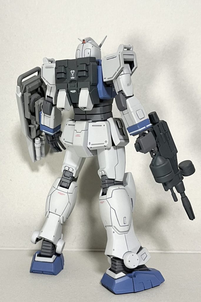 右腕の穴にはプラ板でフタ