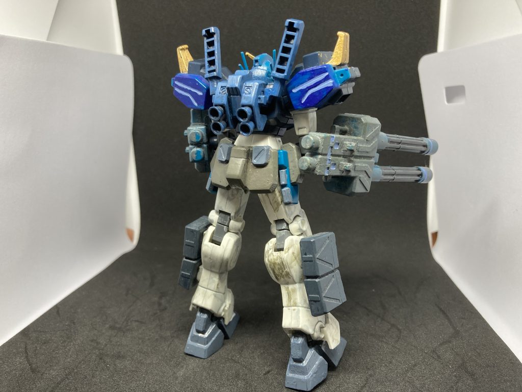 裏側、慣れないウェザリングとマステでのマスキングを知らない頃に作ったのでライン等不慣れな感じですがそれもご愛嬌?EWでは終盤以外出てこない上に雪のイメージですが、ヘビーアームズはやはり泥が似合う武装をしてますよね( ´ ▽ ` )