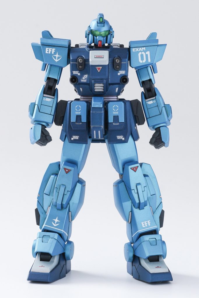 顔自分の中で年月と共に固まってしまったイメージを目指しました新版はあり得ないので旧版を使いましたがそれでも面長だったので丸顔に近づけました暴走、不気味、睨み、スタイリッシュ辺りのイメージは取っ払いたくて口が付いてるからガンダムっぽくなってるし額当てを外したらのっぺりしたジム顔になる見方によってキョトンとした顔になればの調整をしました