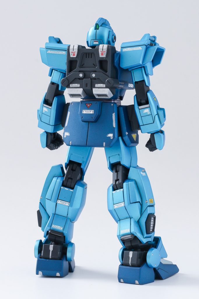 カラーリングキャンディ塗装してつや消しを組み立て前から計画しましたキャンディのシルバーの下地は黒を使わず青系でやってみました差し色でエナメルのシルバーを各所に入れてます腹の蛇腹とバイザーだけ光沢に新版は頭もそうですが蛇腹じゃないのが納得できません頭部は本来の配色と違いますがサターンのパケ絵の頭部は水色系に見えるというか、もうそうだと刷り込まれてしまってます笑