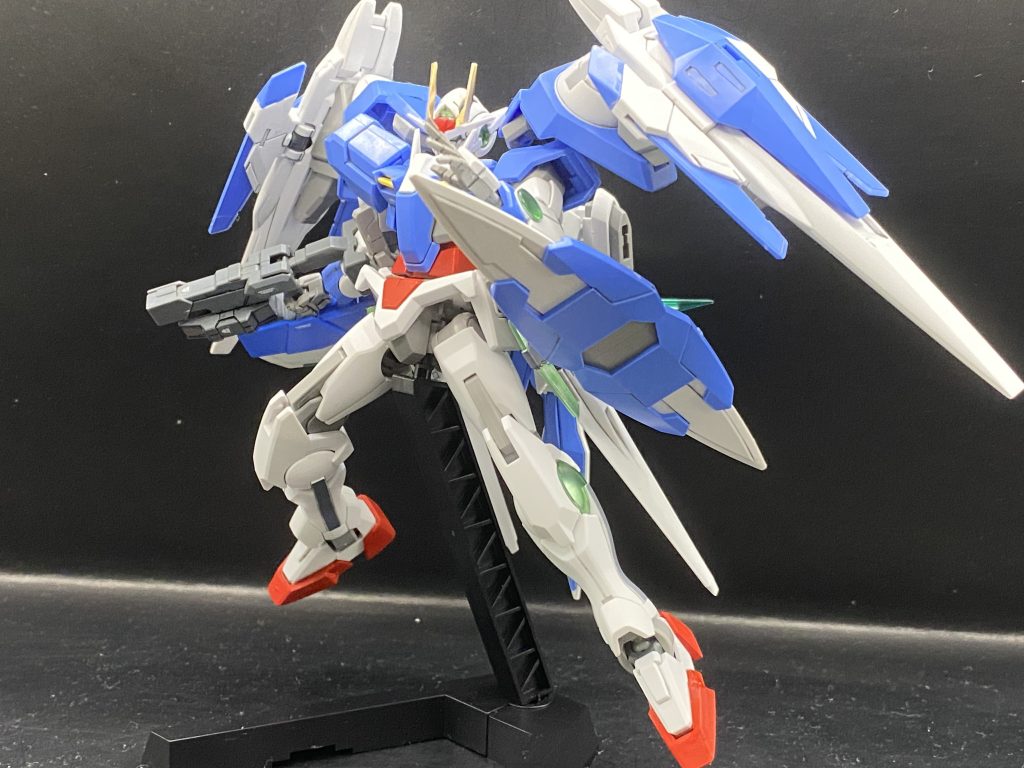 GNシールドを構えた姿も堂に入ってます