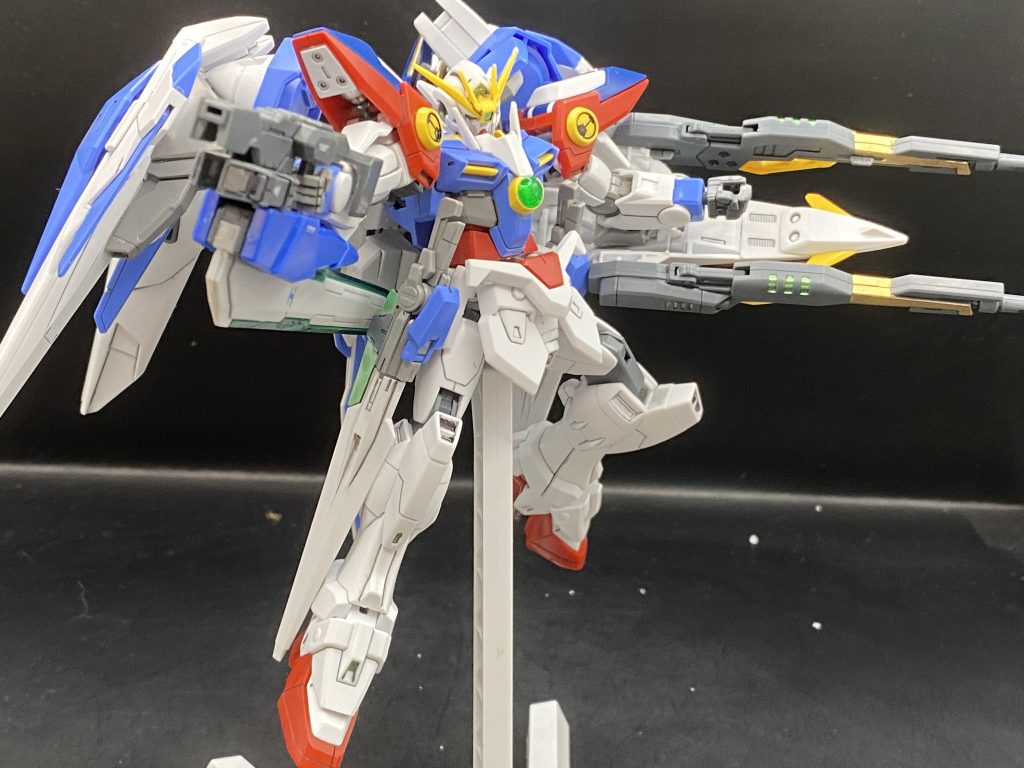 もちろんGNソードIIIをライフルモードにできるシールドにツインバスターライフルを取り付けれるので左手を自由にできます