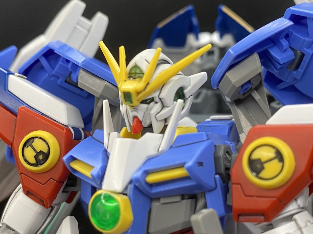 部分塗装とスミ入れでフィニッシュです塗装とかデカール貼りとかの可能性を残してつや消しは吹かないままにしておきましたゼロシステムの導いた未来をトランザムバーストで全域に共有するというタチの悪いことをMSサイズでやってのけるそりゃウイングのドクター達が2機に分離させるはずだよなって言う納得の性能