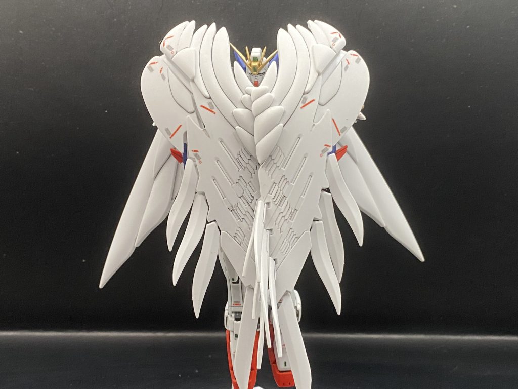 最後に大気圏突入形態部分塗装にスミ入れを行い、水転写デカールを貼ってつや消しでフィニッシュRGにしては関節とかのぐんにゃり感が少なくかなり良キットの印象があります1/144のスケールでウイングゼロEW版を考えるならめちゃくちゃオススメのキットですめちゃくちゃかっこよくて美しい機体ですよこれ