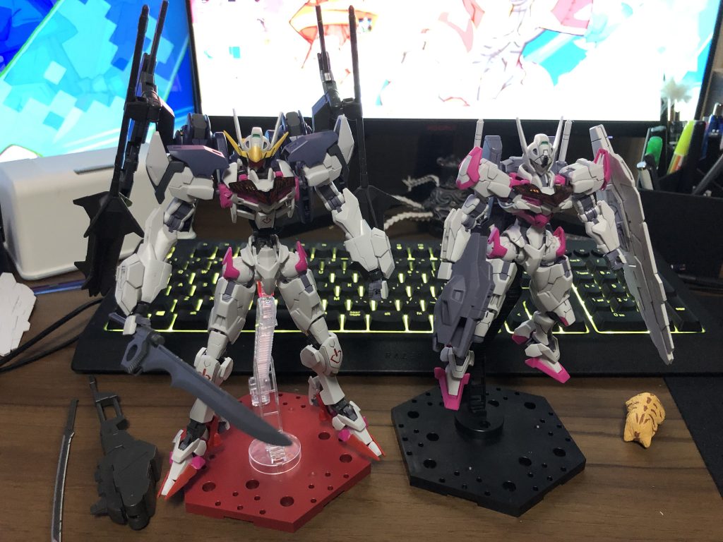 元キットのルブリスと並べてみました。サイズ感おかしい・・・台座無しで撮った方が良かったかな(・ ・)