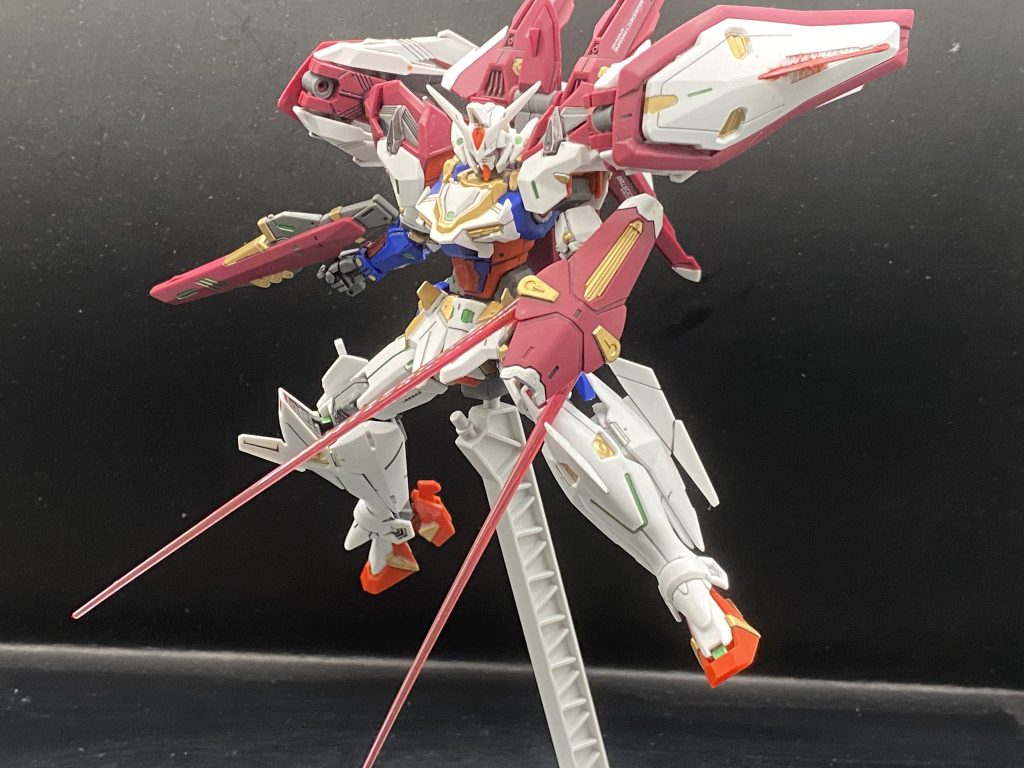 リアクティブシールドは内部にサーベルマウントがあるのでこういうことも出来る!