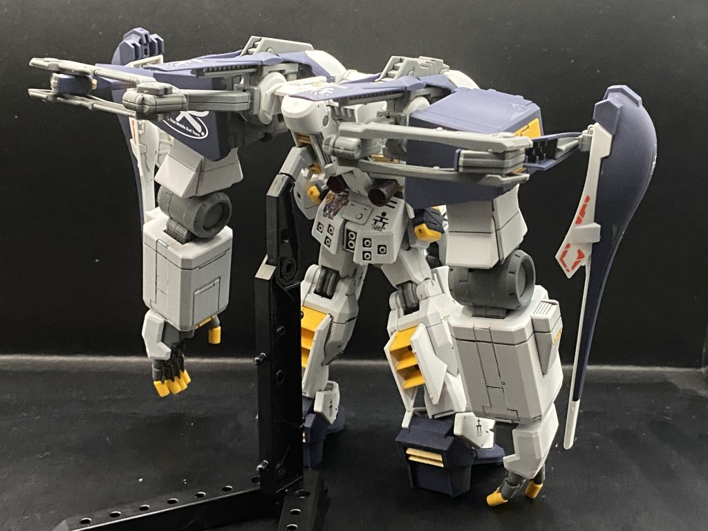 全身を前後から付属のスタンドなしにはまともにポーズ出来ませんがその甲斐あっての迫力は凄まじいものがあります!あとでっかいアームって漢の浪漫よ!