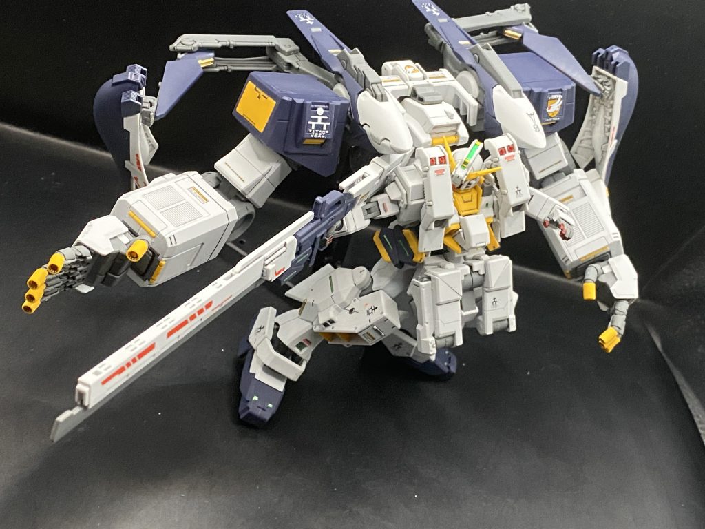 ロングブレードライフルを構えてポーズ相変わらずこの武装カッコイイ