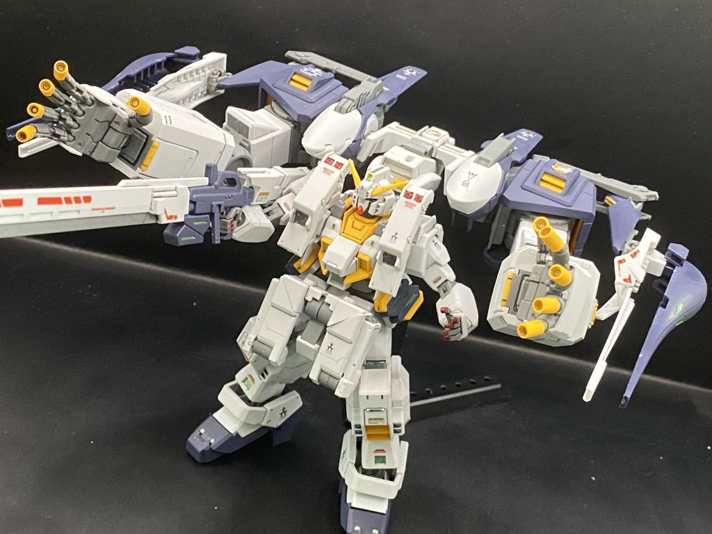 ウィンチキャノンと10連装ビーム砲、ロングブレードライフルの全武装の一斉射撃!相手は全滅する!