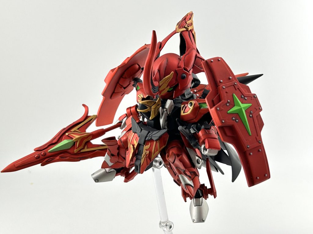 今回は、可動をある程度無視して、立ち姿のカッコ良さを重要視しました。飾る時にカッコよければいいかなって…😅