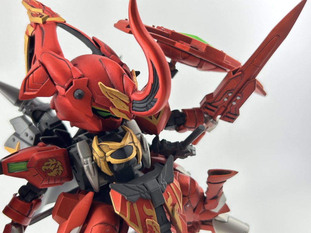 右肩の獅子🦁のディテールが好きポイント！ダリルバルデの特徴的な角と頭の輪っか？部分は天翔狩人摩亜屈の兜を使っています。