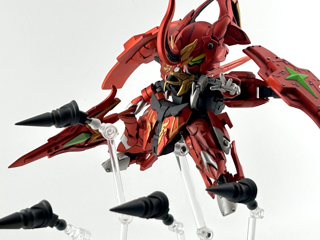 イーシュヴァラモチーフの小型ランス。スタンドで射出状態を再現出来ます。